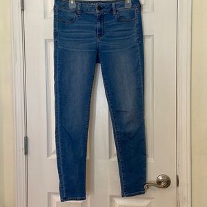 These jeans are super cute and stretchy!Only worn a few times!